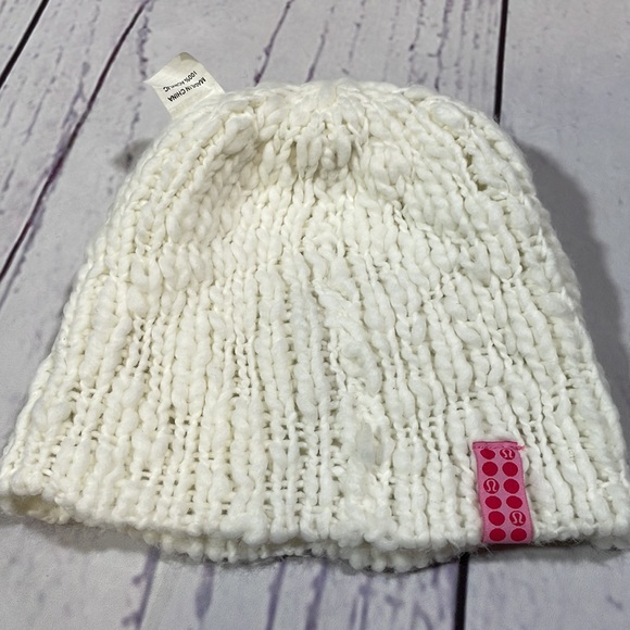 Lululemon Snowflake Toque - Picture 3 of 7